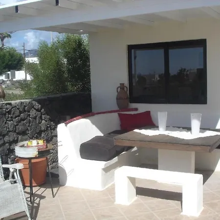 Ferienhaus In Puerto Del Carmen Mit Whirlpool, Garten Und Terrasse